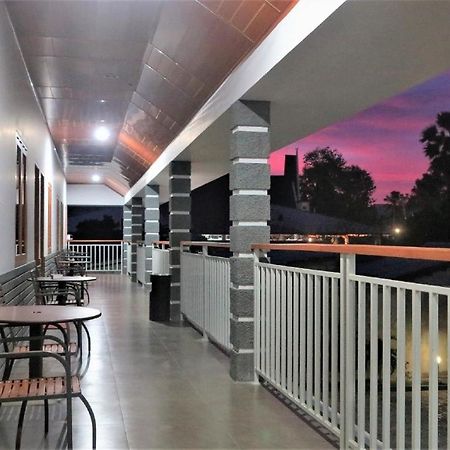 Tanto Hotel Waingapu Esterno foto