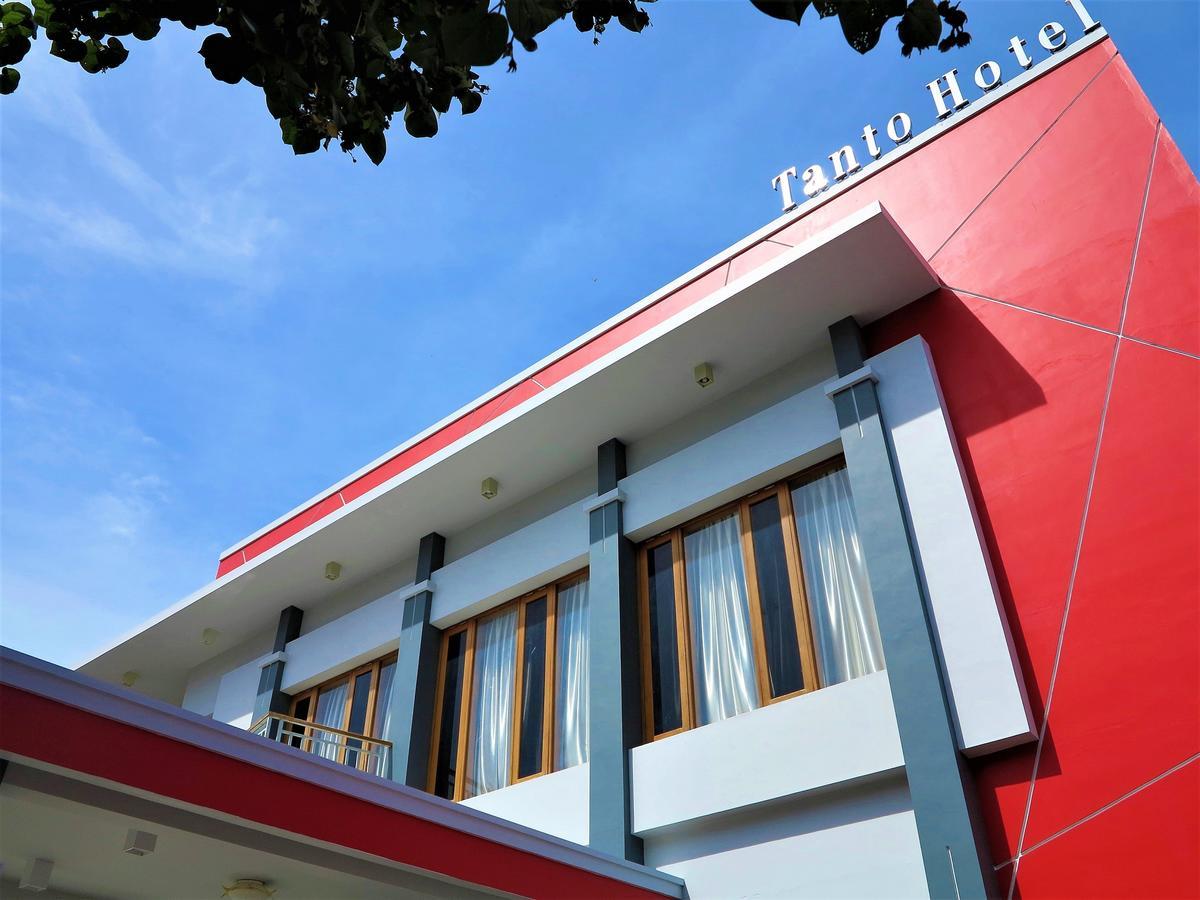 Tanto Hotel Waingapu Esterno foto
