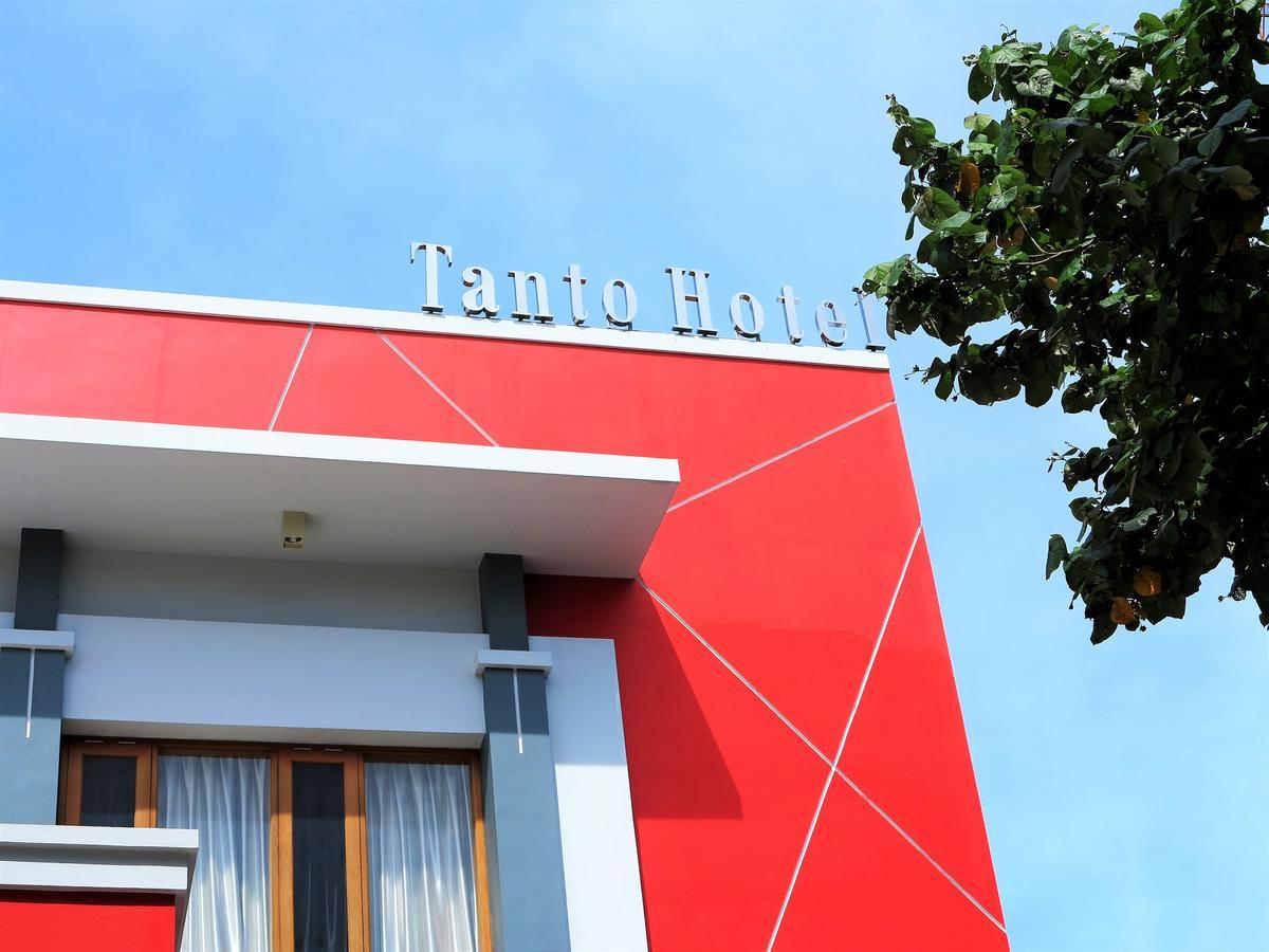 Tanto Hotel Waingapu Esterno foto