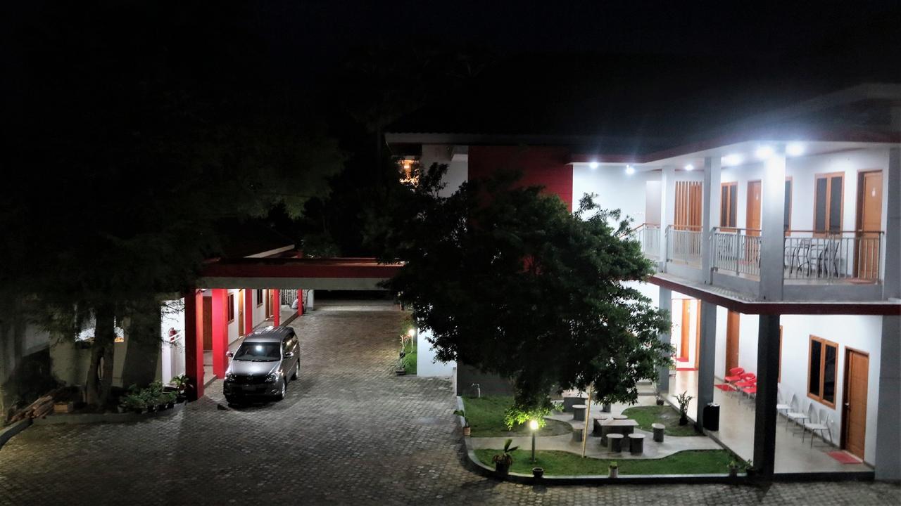 Tanto Hotel Waingapu Esterno foto
