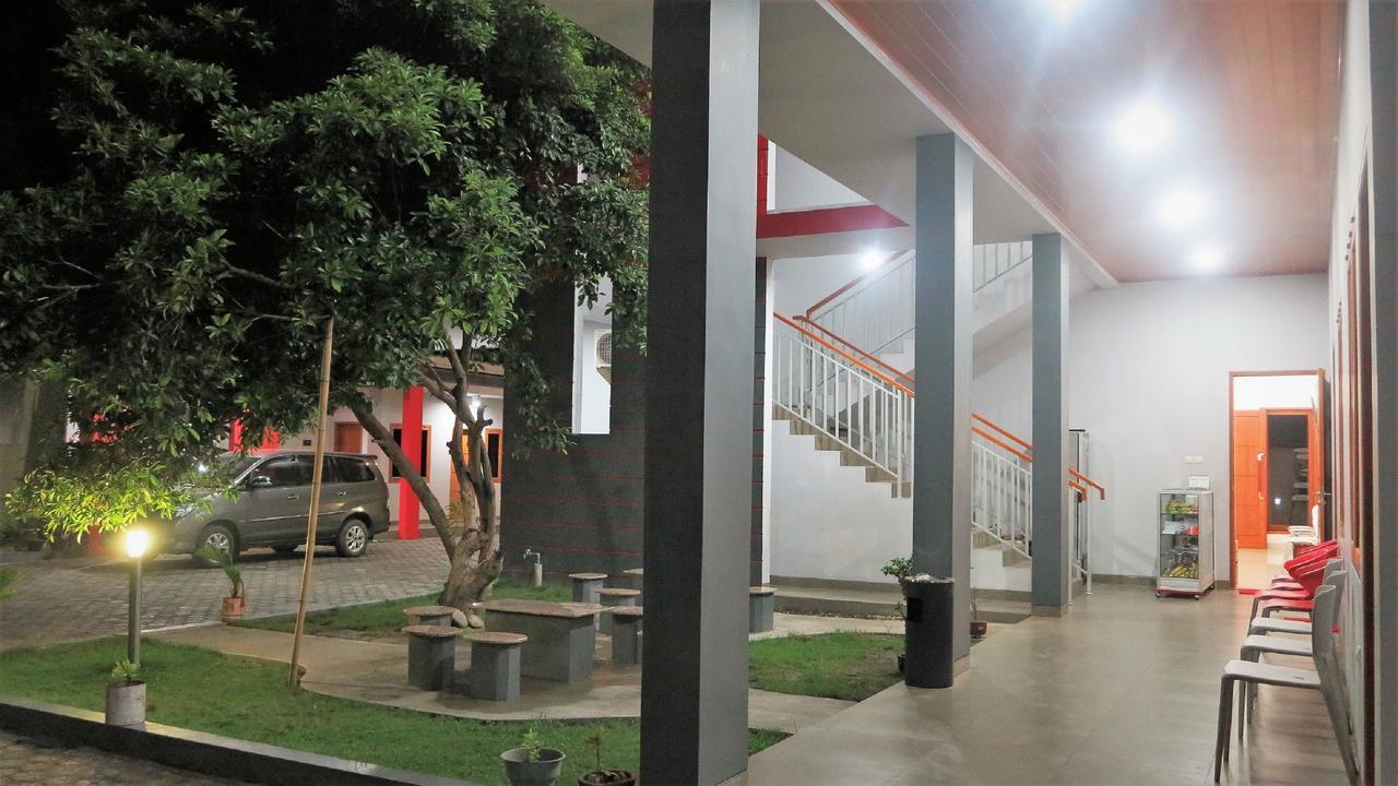 Tanto Hotel Waingapu Esterno foto