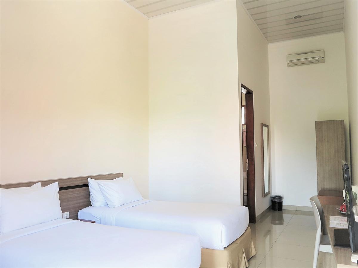 Tanto Hotel Waingapu Esterno foto