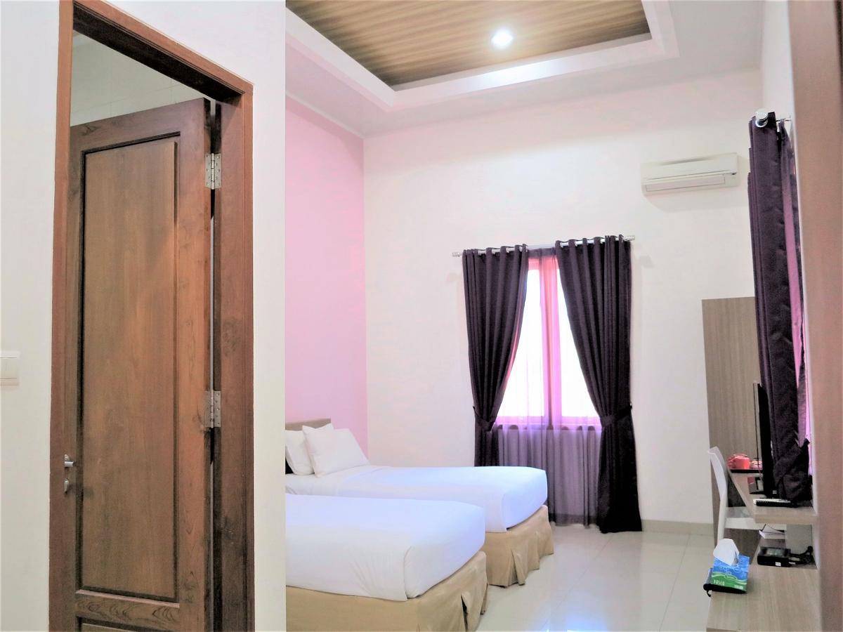 Tanto Hotel Waingapu Esterno foto